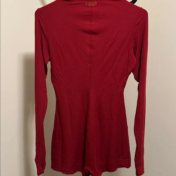 Skims Soft Lounge Onesie - Picture 9 of 12